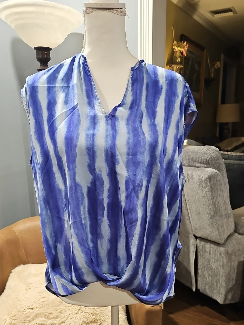 Kenneth Cole Satin Blue Tie Dye Stripe Cap Sleeves V-Neck Blouse Top Shirt M